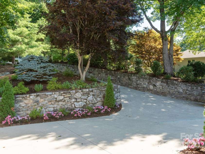 103 IVEY Lane, Flat Rock, NC 28731.  MLS# CAR4159661, YatesRealty ID 8280. 