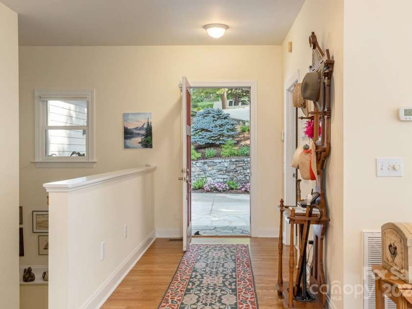 103 IVEY Lane, Flat Rock, NC 28731.  MLS# CAR4159661, YatesRealty ID 8280. 