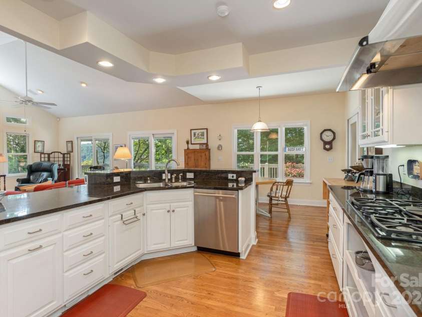 103 IVEY Lane, Flat Rock, NC 28731.  MLS# CAR4159661, YatesRealty ID 8280. 