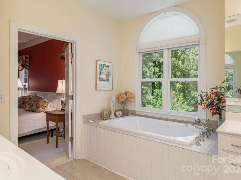 103 IVEY Lane, Flat Rock, NC 28731.  MLS# CAR4159661, YatesRealty ID 8280. 