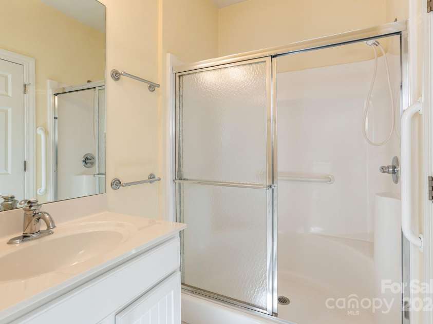 103 IVEY Lane, Flat Rock, NC 28731.  MLS# CAR4159661, YatesRealty ID 8280. 