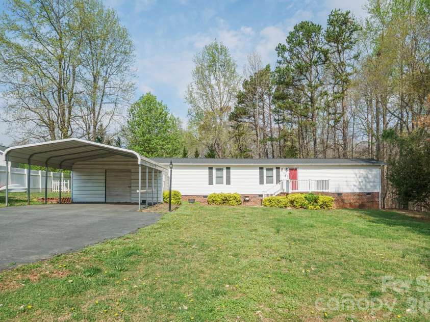 222 Summertree Drive, Troutman, NC 28166.  MLS# CAR4360677, YatesRealty ID 8280. 
