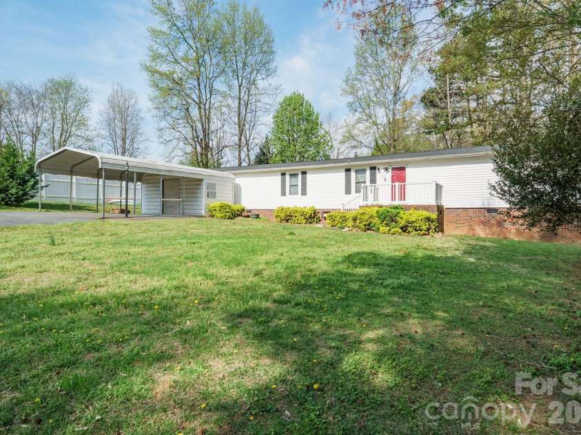 222 Summertree Drive, Troutman, NC 28166.  MLS# CAR4360677, YatesRealty ID 8280. 