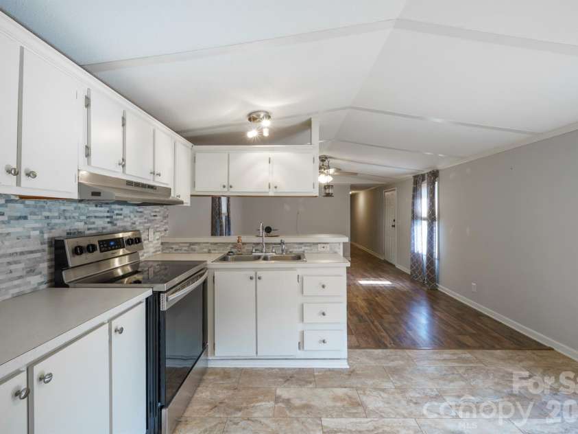 222 Summertree Drive, Troutman, NC 28166.  MLS# CAR4360677, YatesRealty ID 8280. 