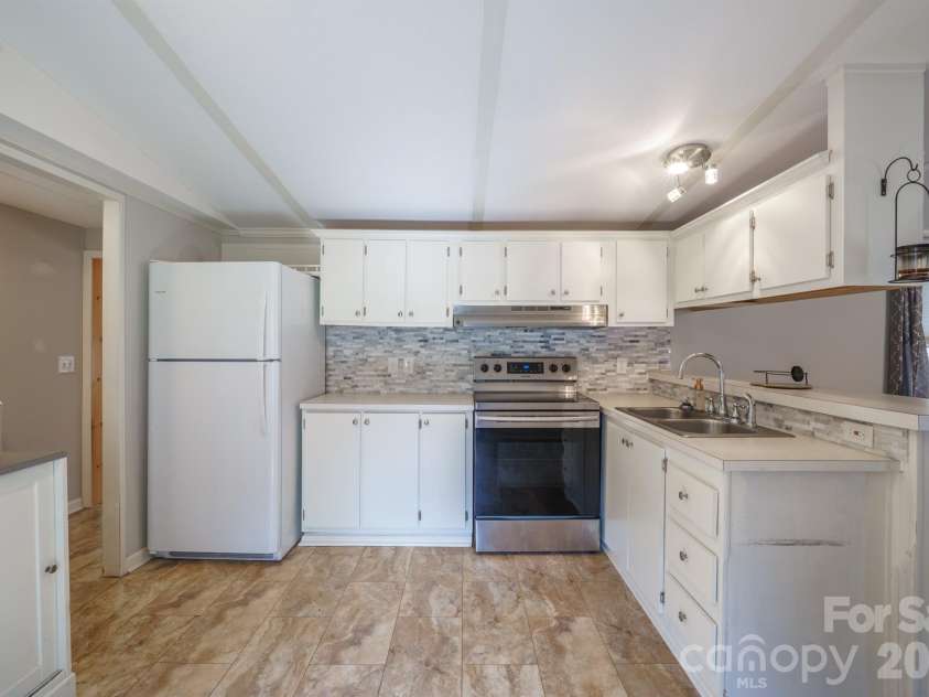 222 Summertree Drive, Troutman, NC 28166.  MLS# CAR4360677, YatesRealty ID 8280. 
