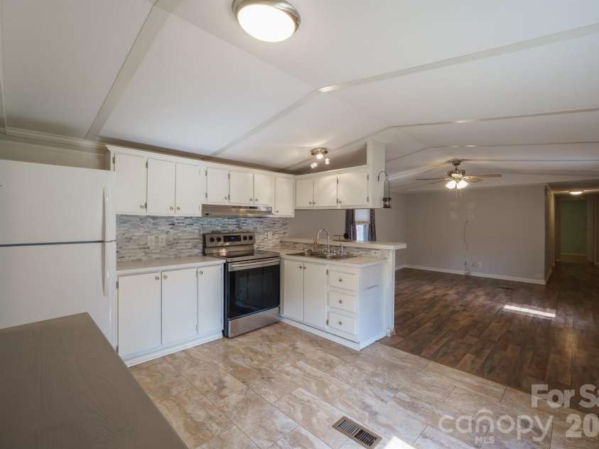 222 Summertree Drive, Troutman, NC 28166.  MLS# CAR4360677, YatesRealty ID 8280. 