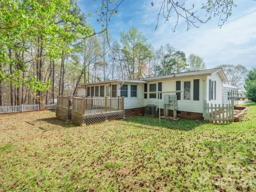 222 Summertree Drive, Troutman, NC 28166.  MLS# CAR4360677, YatesRealty ID 8280. 