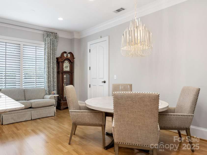 2223 Croydon Road, Charlotte, NC 28207.  MLS# CAR4218044, YatesRealty ID 8281. Breakfast Area