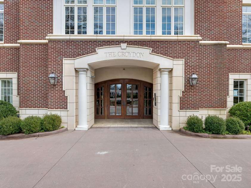 2223 Croydon Road, Charlotte, NC 28207.  MLS# CAR4218044, YatesRealty ID 8281. Building Entrance