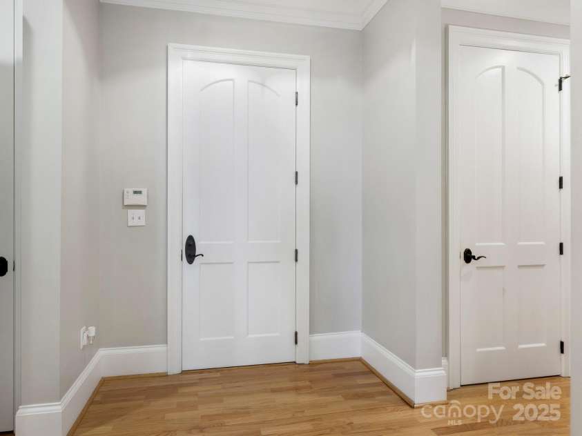 2223 Croydon Road, Charlotte, NC 28207.  MLS# CAR4218044, YatesRealty ID 8281. Foyer