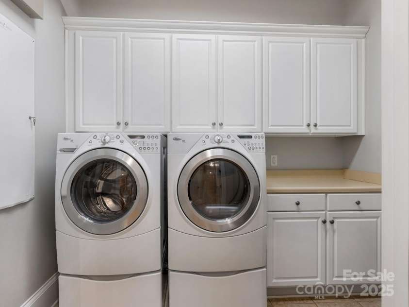 2223 Croydon Road, Charlotte, NC 28207.  MLS# CAR4218044, YatesRealty ID 8281. Laundry Room