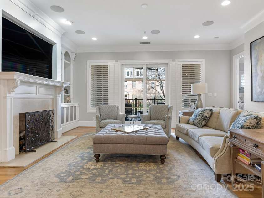 2223 Croydon Road, Charlotte, NC 28207.  MLS# CAR4218044, YatesRealty ID 8281. Living Room
