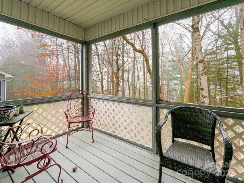 361 Laurel Park Place, Hendersonville, NC 28791.  MLS# CAR4244197, YatesRealty ID 8283. 