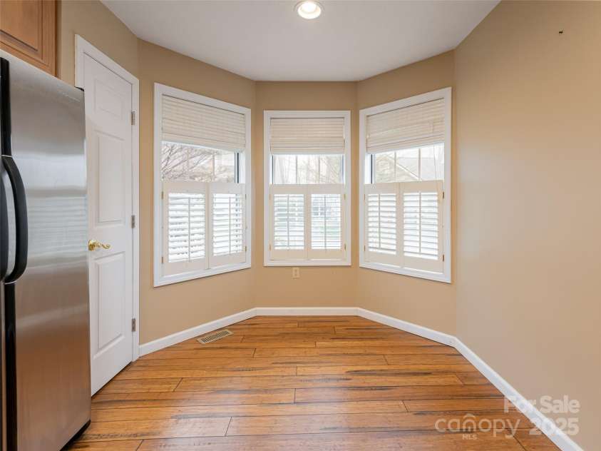 361 Laurel Park Place, Hendersonville, NC 28791.  MLS# CAR4244197, YatesRealty ID 8283. 