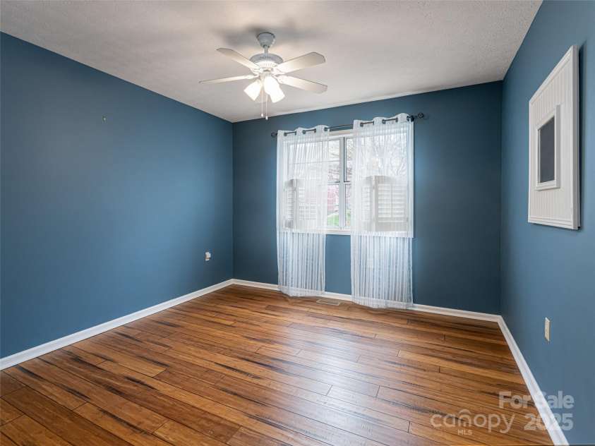 361 Laurel Park Place, Hendersonville, NC 28791.  MLS# CAR4244197, YatesRealty ID 8283. 