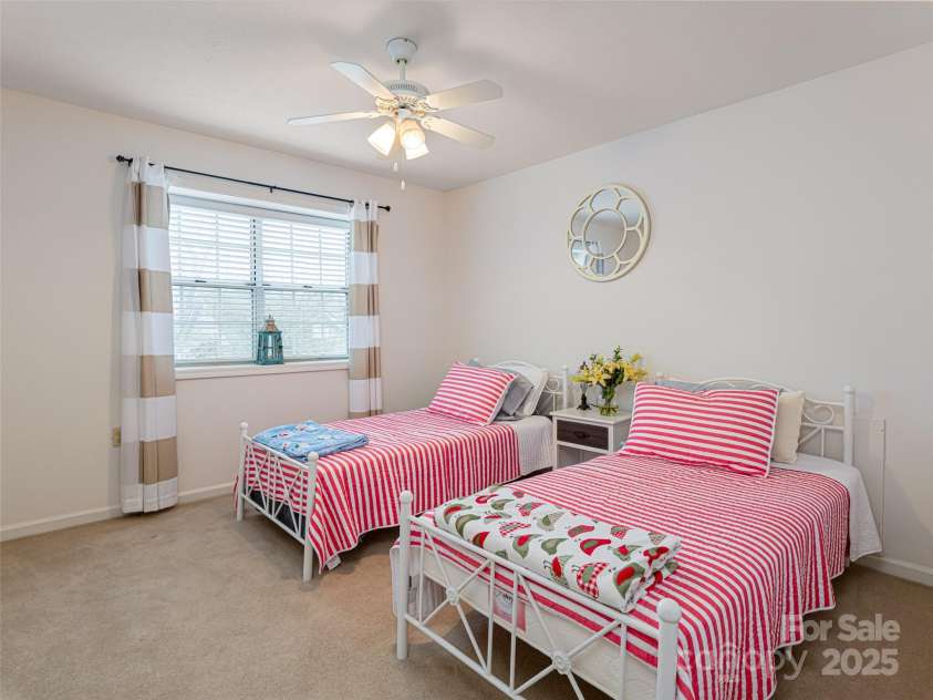 361 Laurel Park Place, Hendersonville, NC 28791.  MLS# CAR4244197, YatesRealty ID 8283. 