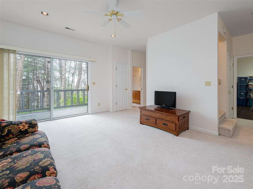 361 Laurel Park Place, Hendersonville, NC 28791.  MLS# CAR4244197, YatesRealty ID 8283. 