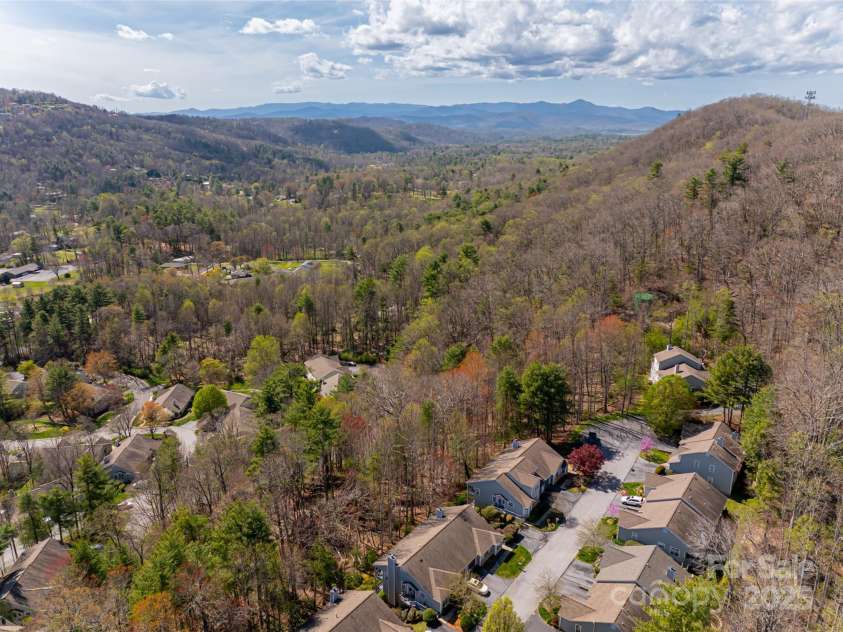 361 Laurel Park Place, Hendersonville, NC 28791.  MLS# CAR4244197, YatesRealty ID 8283. 