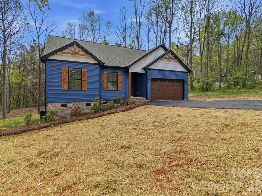 602 Stateline Road, Clover, SC 29710.  MLS# CAR4362827, YatesRealty ID 8283. 
