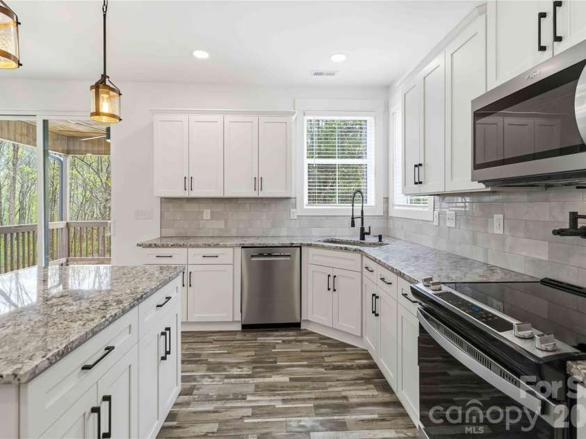 602 Stateline Road, Clover, SC 29710.  MLS# CAR4362827, YatesRealty ID 8283. 