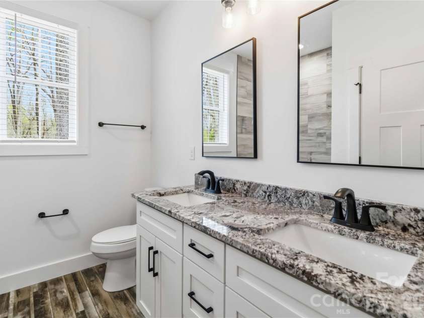 602 Stateline Road, Clover, SC 29710.  MLS# CAR4362827, YatesRealty ID 8283. Full Bathroom