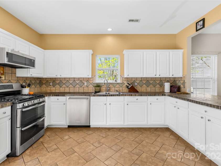 6418 Castlewynd Court, Charlotte, NC 28212.  MLS# CAR4248361, YatesRealty ID 8284. 