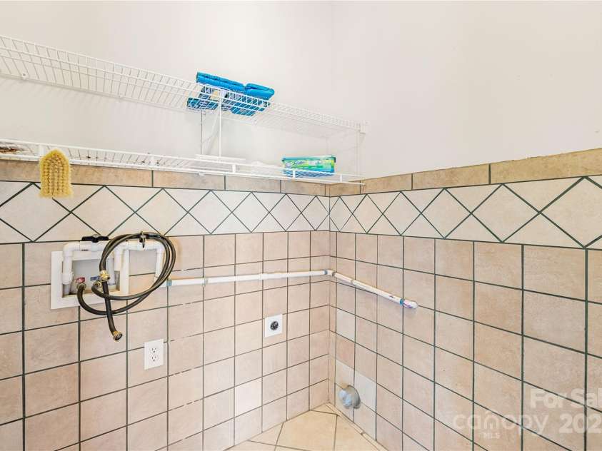 6418 Castlewynd Court, Charlotte, NC 28212.  MLS# CAR4248361, YatesRealty ID 8284. 