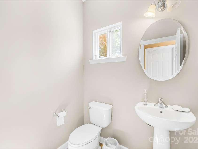 6418 Castlewynd Court, Charlotte, NC 28212.  MLS# CAR4248361, YatesRealty ID 8284. 