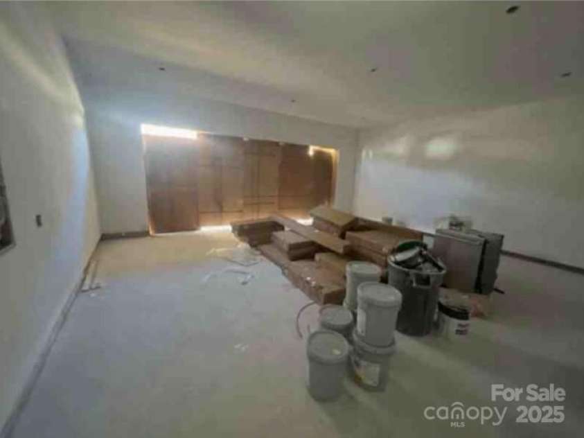 8038 Pawtuckett Road, Charlotte, NC 28214.  MLS# CAR4245833, YatesRealty ID 8285. Garage