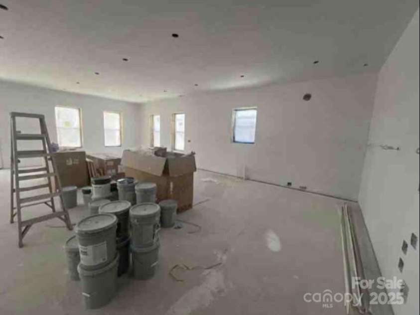 8038 Pawtuckett Road, Charlotte, NC 28214.  MLS# CAR4245833, YatesRealty ID 8285. Kitchen and Dining