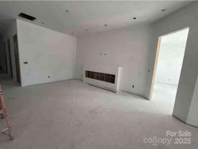 8038 Pawtuckett Road, Charlotte, NC 28214.  MLS# CAR4245833, YatesRealty ID 8285. Living