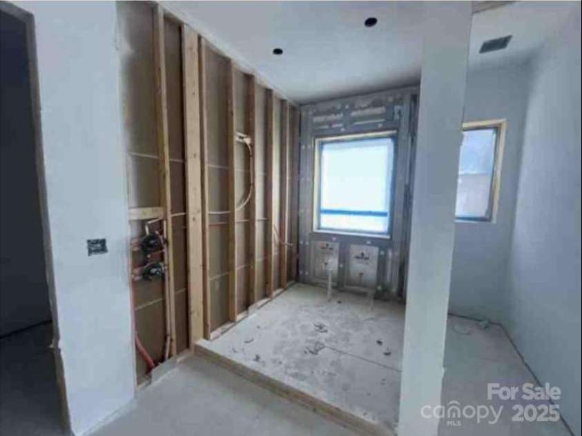 8038 Pawtuckett Road, Charlotte, NC 28214.  MLS# CAR4245833, YatesRealty ID 8285. Primary Bath