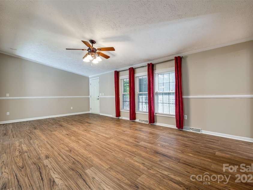 1060 Sierra Road, York, SC 29745.  MLS# CAR4245532, YatesRealty ID 8289. 