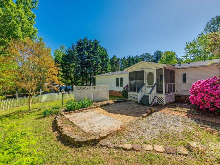 1060 Sierra Road, York, SC 29745.  MLS# CAR4245532, YatesRealty ID 8289. 