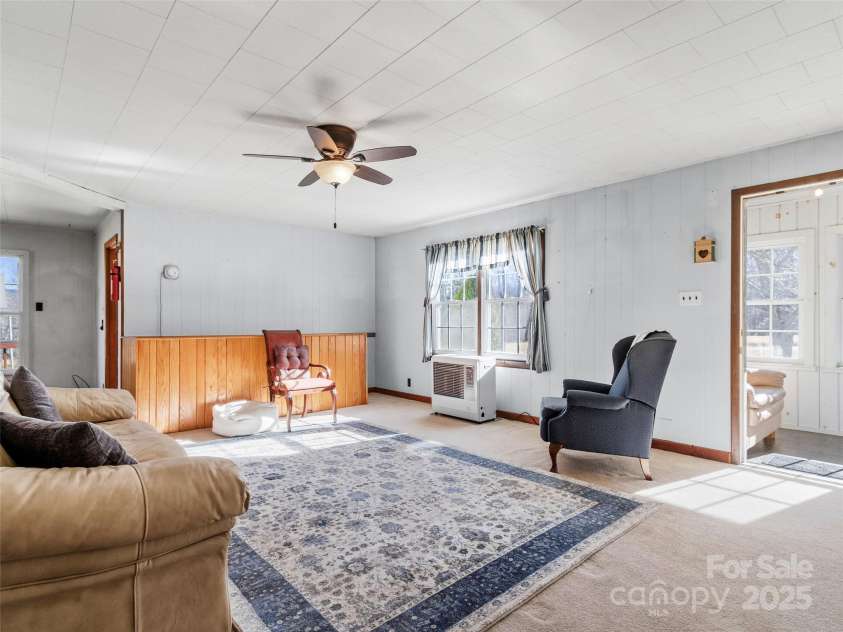 1879 White Oak Road, Burnsville, NC 28714.  MLS# CAR4319421, YatesRealty ID 829. 