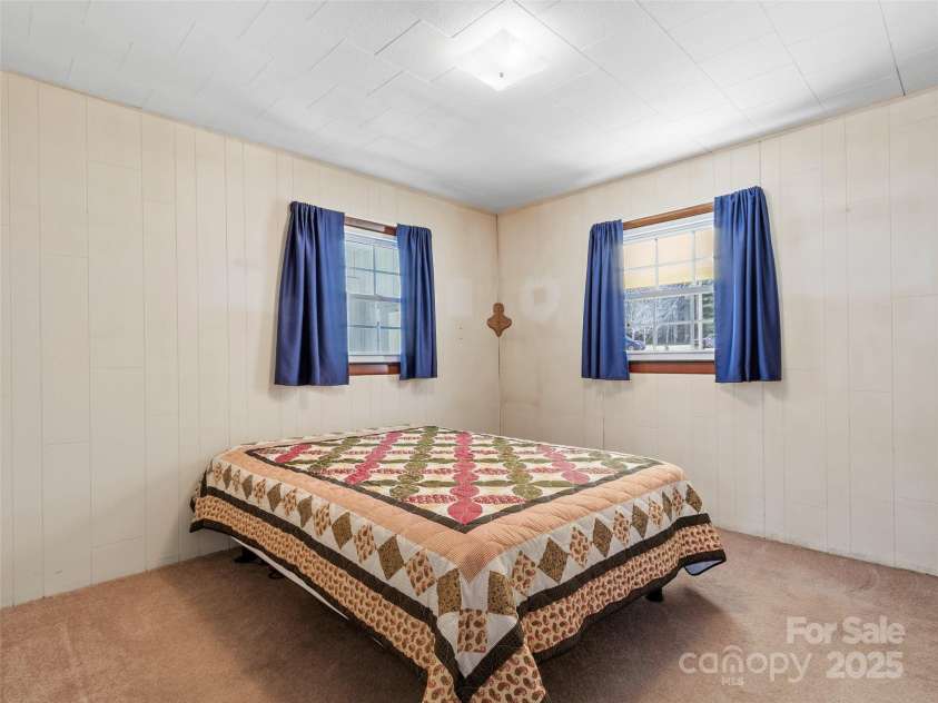 1879 White Oak Road, Burnsville, NC 28714.  MLS# CAR4319421, YatesRealty ID 829. 