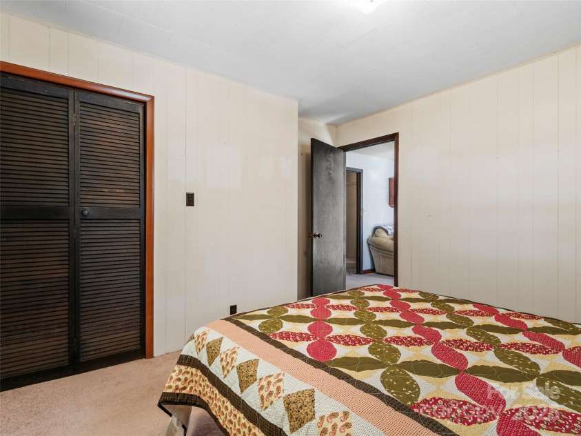 1879 White Oak Road, Burnsville, NC 28714.  MLS# CAR4319421, YatesRealty ID 829. 