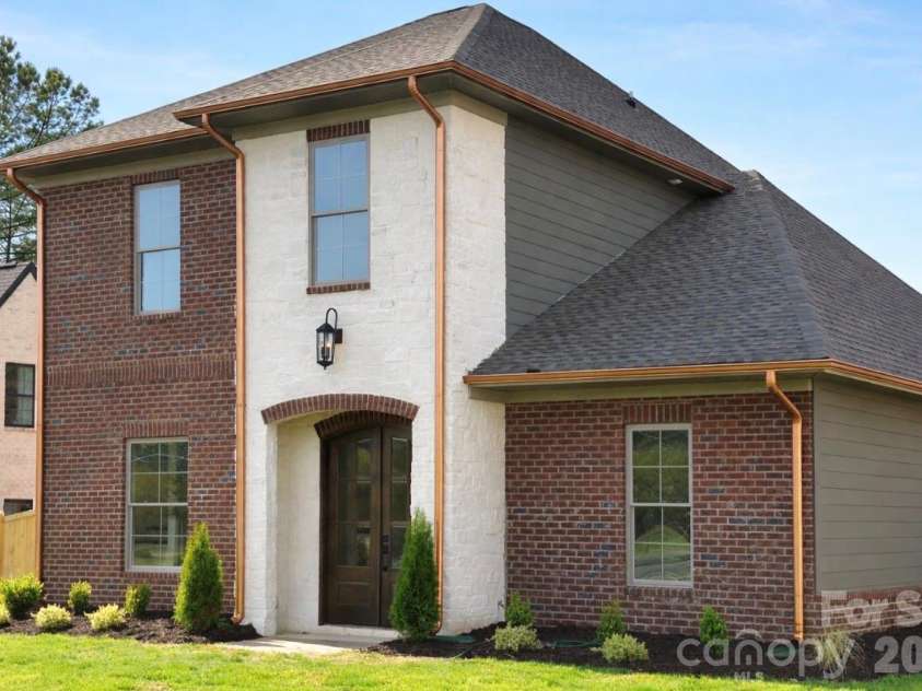1705 Brandywine Drive, Matthews, NC 28105.  MLS# CAR4363355, YatesRealty ID 8290. 
