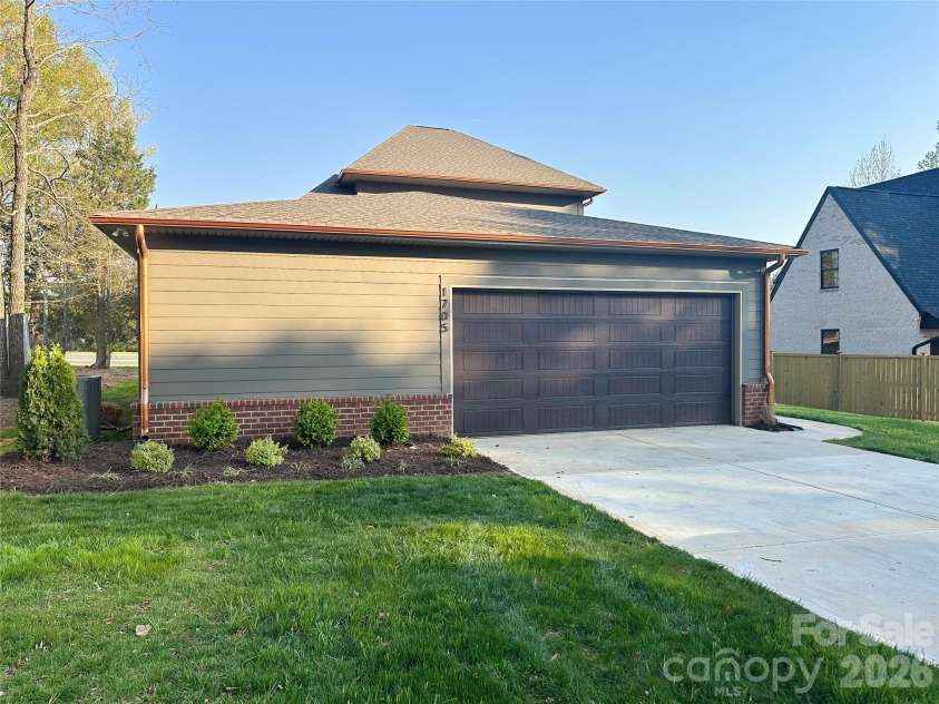 1705 Brandywine Drive, Matthews, NC 28105.  MLS# CAR4363355, YatesRealty ID 8290. 