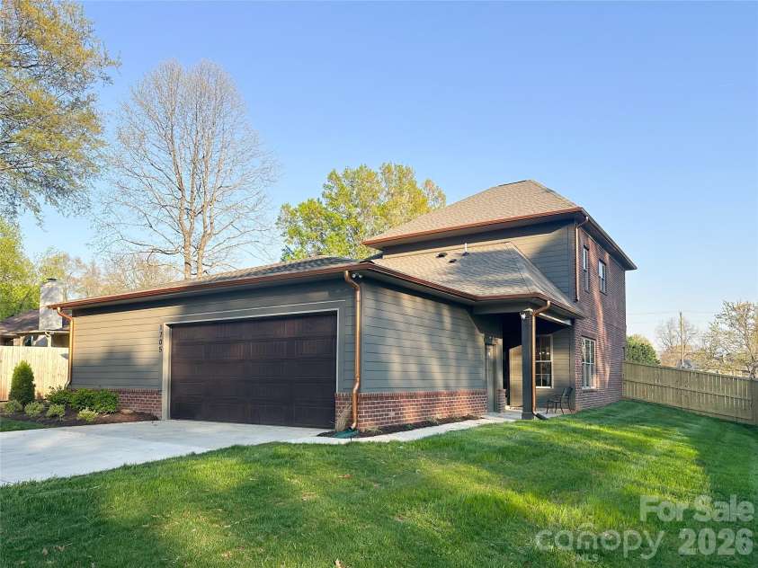 1705 Brandywine Drive, Matthews, NC 28105.  MLS# CAR4363355, YatesRealty ID 8290. 