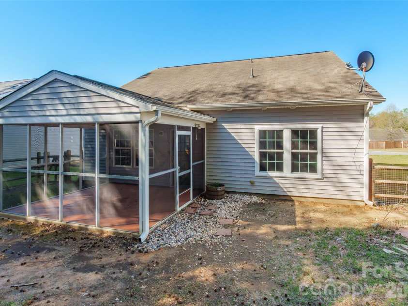 689 Lynville Lane, Rock Hill, SC 29730.  MLS# CAR4358829, YatesRealty ID 8291. 