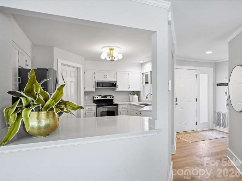 2719 Selwyn Avenue, Charlotte, NC 28209.  MLS# CAR4364340, YatesRealty ID 8292. 