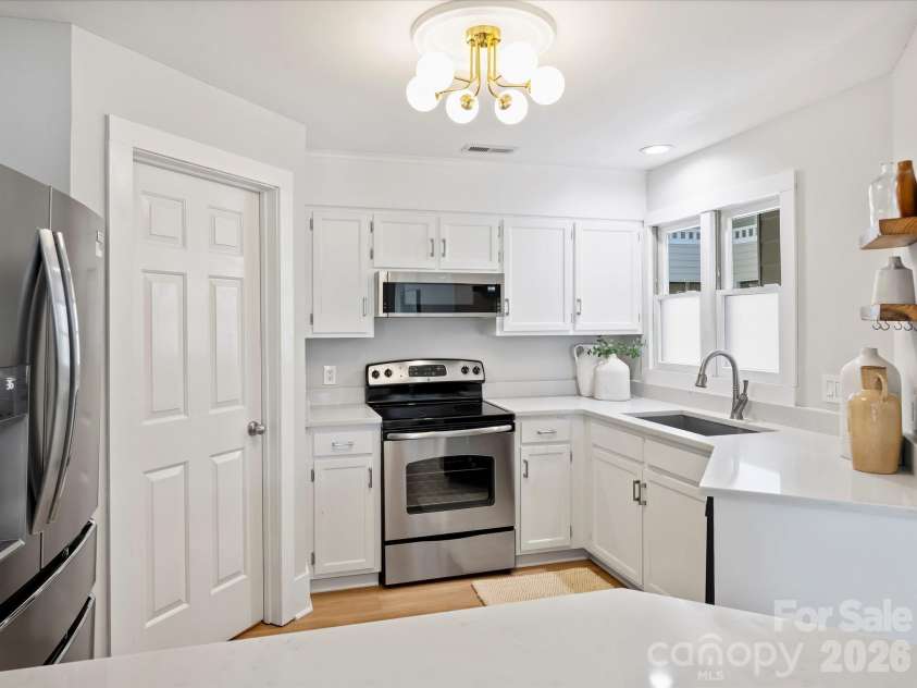 2719 Selwyn Avenue, Charlotte, NC 28209.  MLS# CAR4364340, YatesRealty ID 8292. 