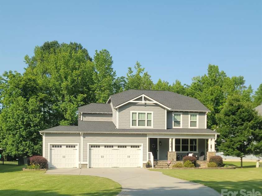 174 Country Lake Drive, Mooresville, NC 28115.  MLS# CAR4361802, YatesRealty ID 8293. 