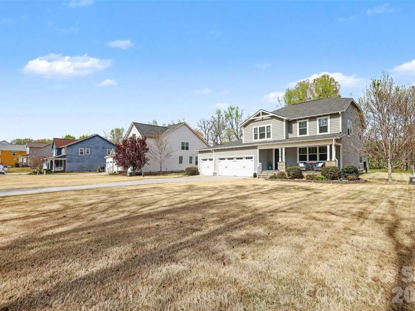 174 Country Lake Drive, Mooresville, NC 28115.  MLS# CAR4361802, YatesRealty ID 8293. Large lot both in front and back!
