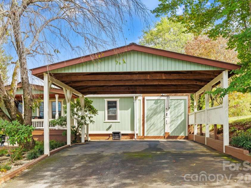 12 Timbers Edge Lane, Fairview, NC 28730.  MLS# CAR4387395, YatesRealty ID 8294. 