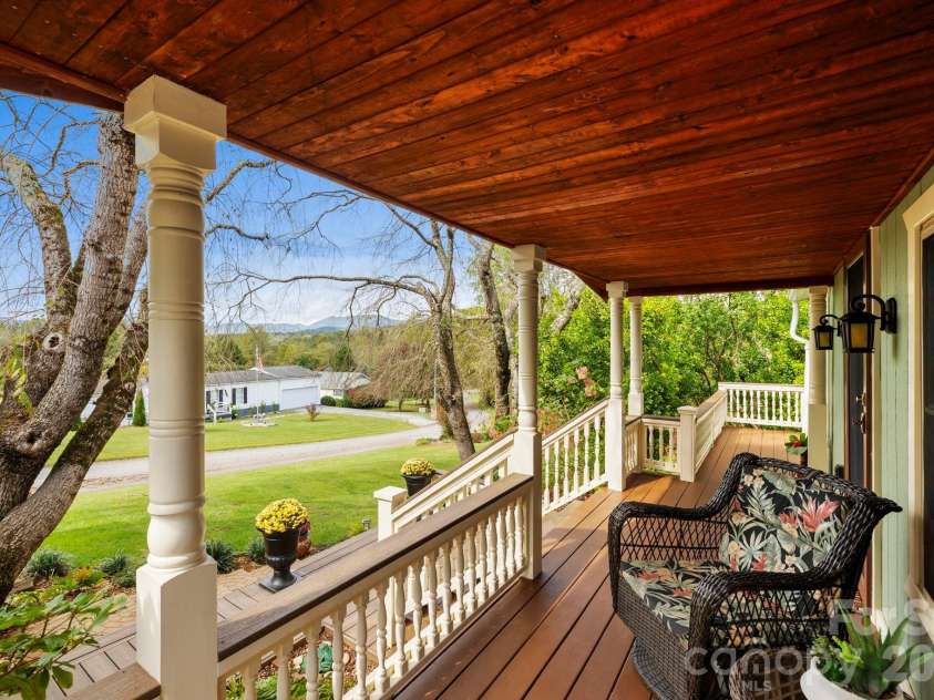 12 Timbers Edge Lane, Fairview, NC 28730.  MLS# CAR4387395, YatesRealty ID 8294. 