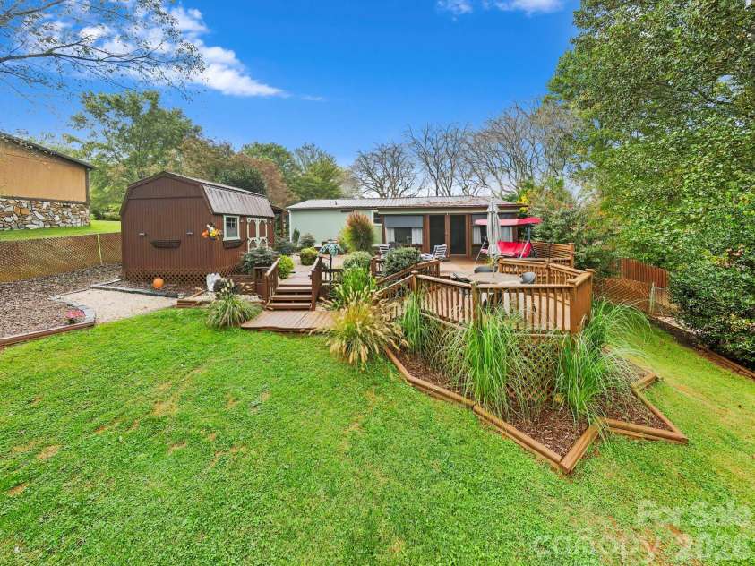 12 Timbers Edge Lane, Fairview, NC 28730.  MLS# CAR4387395, YatesRealty ID 8294. 