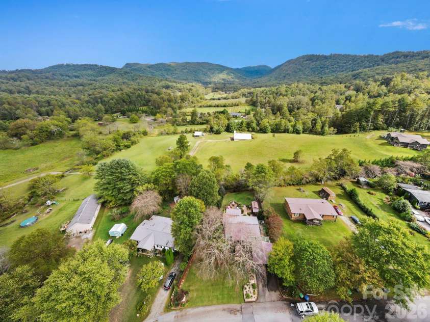 12 Timbers Edge Lane, Fairview, NC 28730.  MLS# CAR4387395, YatesRealty ID 8294. 