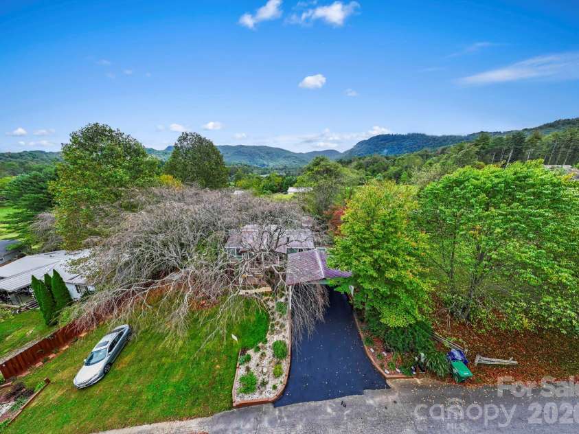 12 Timbers Edge Lane, Fairview, NC 28730.  MLS# CAR4387395, YatesRealty ID 8294. 